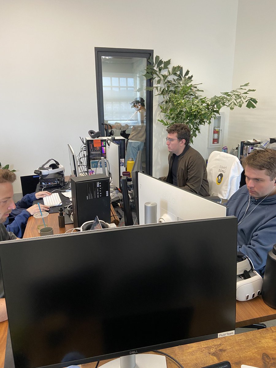 _xulipa's tweet image. Nothing better than meeting Twitter friends IRL especially when they are also cracked @augmentedcamel @jmdagdelen @r0bwiki