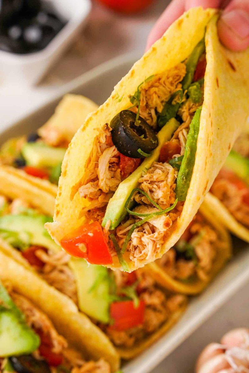 Spice up Taco Tuesday this week with these delicious Paleo Chipotle Chicken!  bit.ly/2J1bj6t