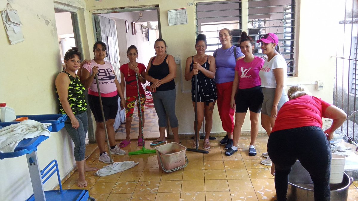 SubASocialFcia's tweet photo. Los trabajadores sociales del Consejo Popular Florencia presente en las labores de limpieza en la Casa de Abuelos en saludo a la celebración del Día Nacional de la Rebeldía. 
#LatirAvileño 
#florenciavacontodo 
#ciegoen26 
#AsistenciaSocialFlorencia https://t.co/74ef1sjUnr