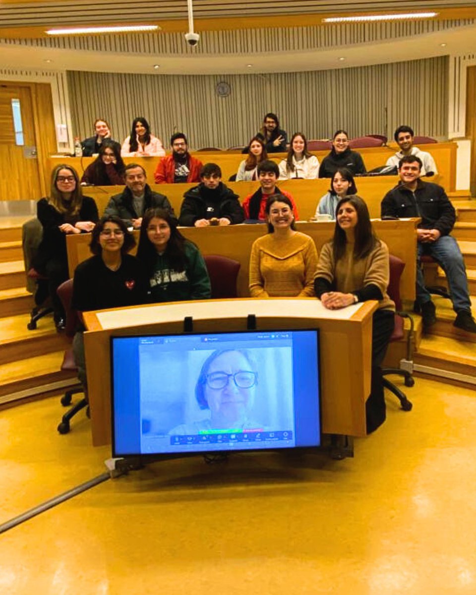 BrainlatUAI's tweet image. 🎭🧠 ¡Comenzó #PowerArtMinds en Peñalolén!
Un proyecto de @BrainlatUAI y @UAI_CL que une arte, salud cerebral y prosocialidad en niños y niñas de sectores vulnerables.
Con apoyo de @j_artshealthlab y @GBHI_Fellows
🔗 Más info: brainlat.uai.cl/powerartminds-…