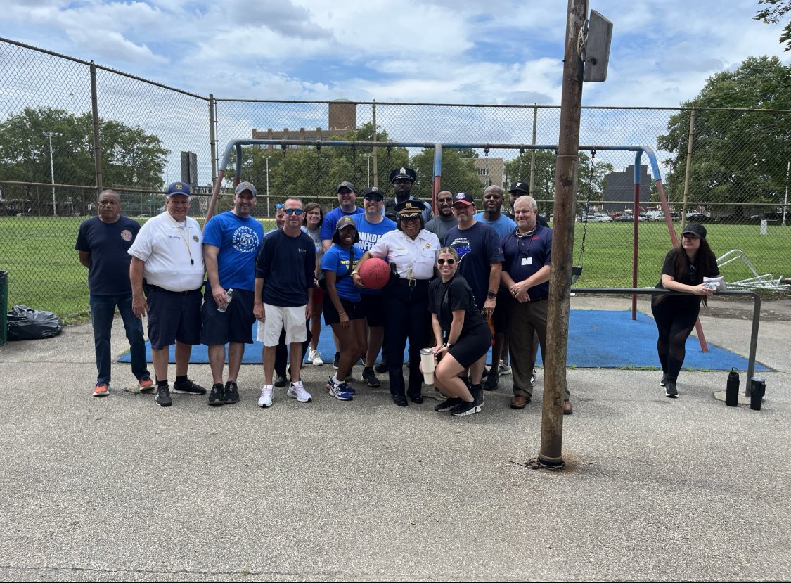 PPDMyeshaMassey's tweet image. Northwest Division Kickball game always a great time. @WilliamsSharrie @PPD35Dist @PPD14Dist @PPD39Dist @PPD05Dist @PhilaParkandRec @PhillyPolice