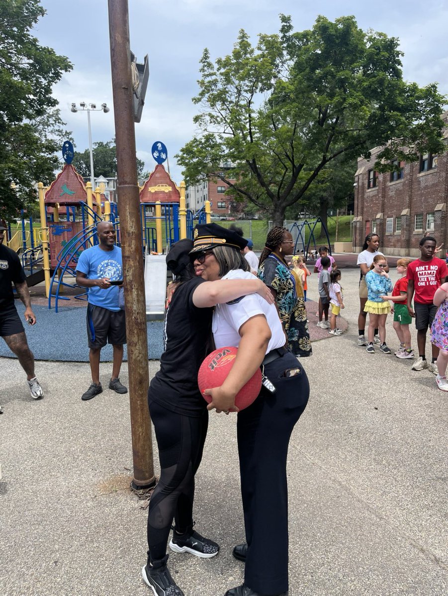 PPDMyeshaMassey's tweet image. Northwest Division Kickball game always a great time. @WilliamsSharrie @PPD35Dist @PPD14Dist @PPD39Dist @PPD05Dist @PhilaParkandRec @PhillyPolice