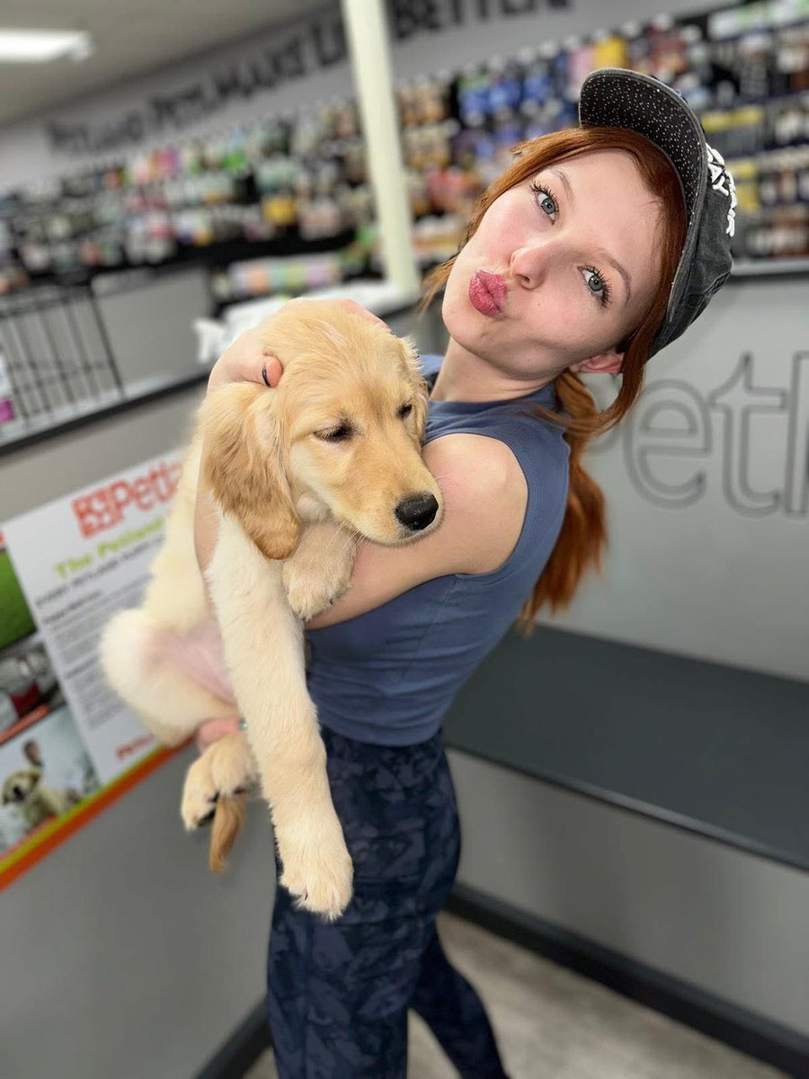 caitlinmaemusic's tweet image. It’s my Birthday, Dreamers ❤️❤️❤️ #Lovinglife #lovetosing #caitlinmae #livingthedream #doglover #dreamers