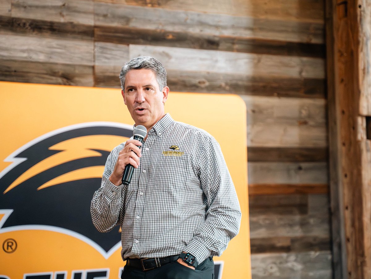 USMGoldenEagles's tweet image. Thanks to everyone that came out to Bridlewood in Madison last night!
Summer Tour Stop 1 βοΈ
@SouthernMissFB | #SMTTT