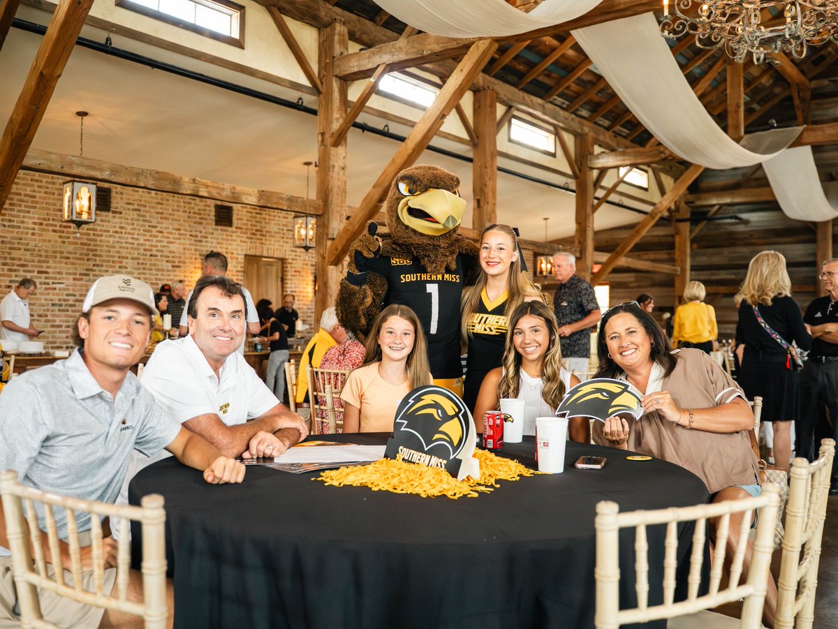 USMGoldenEagles's tweet image. Thanks to everyone that came out to Bridlewood in Madison last night!
Summer Tour Stop 1 βοΈ
@SouthernMissFB | #SMTTT