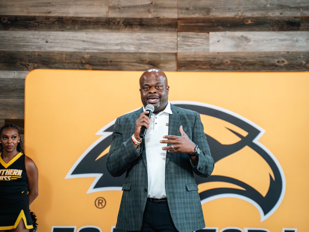 USMGoldenEagles's tweet image. Thanks to everyone that came out to Bridlewood in Madison last night!
Summer Tour Stop 1 βοΈ
@SouthernMissFB | #SMTTT