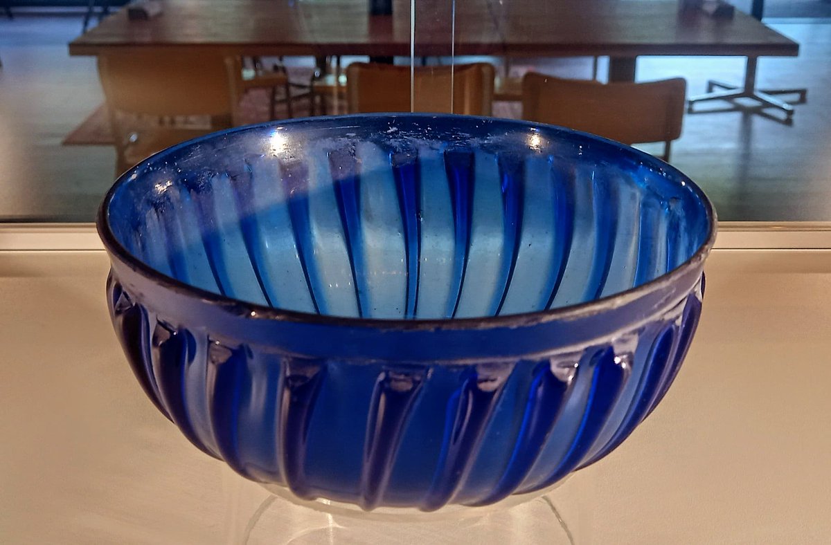 DrJEBall's tweet image. A #Roman glass bowl, in a beautiful shade of cobalt blue, with vertical ridges all around the outside. It was made about 2000 years ago & ended up in Nijmegen (Netherlands); it was excavated a few years ago in pristine condition #Archaeology #RomanArchaeology #AncientGlass