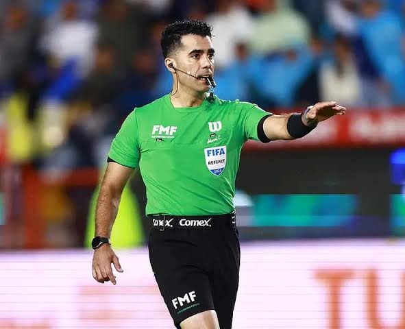 GuzmanGasso's tweet image. ¡ADONAI ESCOBEDO será el ÁRBITRO CENTRAL del @clubleonfc vs @Chivas!
🔍🇲🇽🟨🟥⚽️
🖥 En el #VAR estará Guillermo Pacheco Larios.