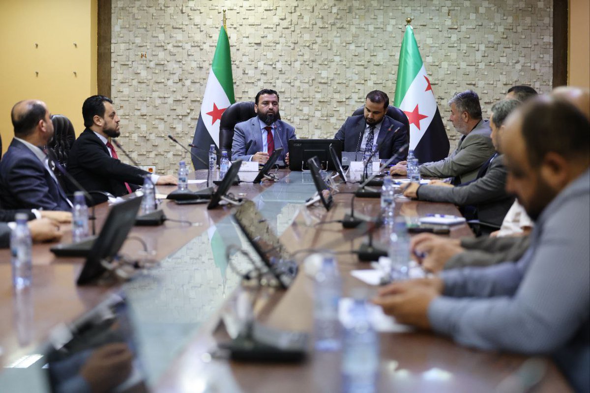 SyrMOfE's tweet image. في إطار تعزيز التعاون المشترك وتبادل الخبرات، أجرت الهيئة المركزية للرقابة والتفتيش زيارة رسمية إلى الإدارة العامة للنفط.
وقد شملت الزيارة مجموعة من الفعاليات والنقاشات الهادفة إلى تعزيز مستوى الأداء والشفافية في قطاع النفط.