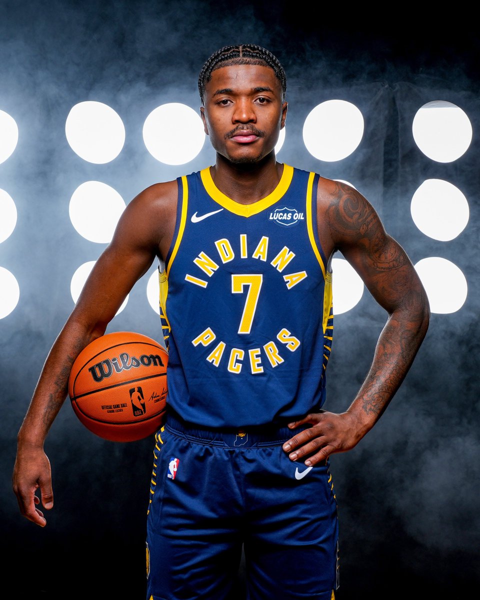 SleeperPacers's tweet image. first look at Kam Jones in the official blue and gold