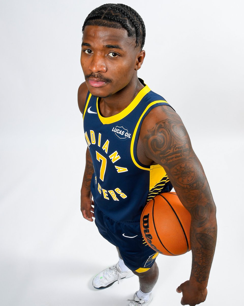 SleeperPacers's tweet image. first look at Kam Jones in the official blue and gold