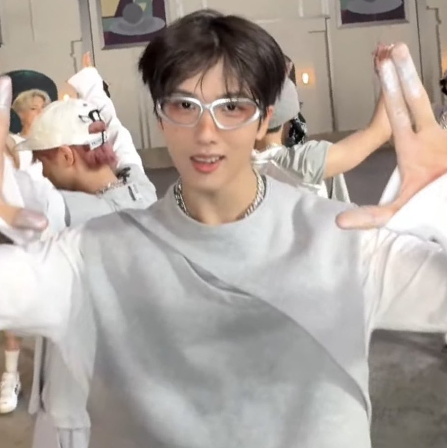 이성 tweet media