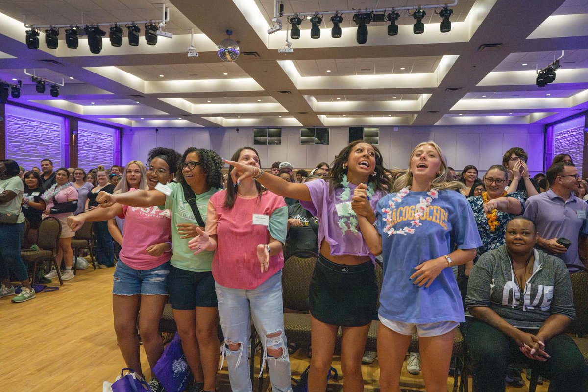 Another epic day at SFA! We welcomed a new group of incoming Lumberjacks for Session 3 of #AXEceptedDay! 🪓💜🌲🎉 #AxeEm #LumberjackOrientation 💜🤍