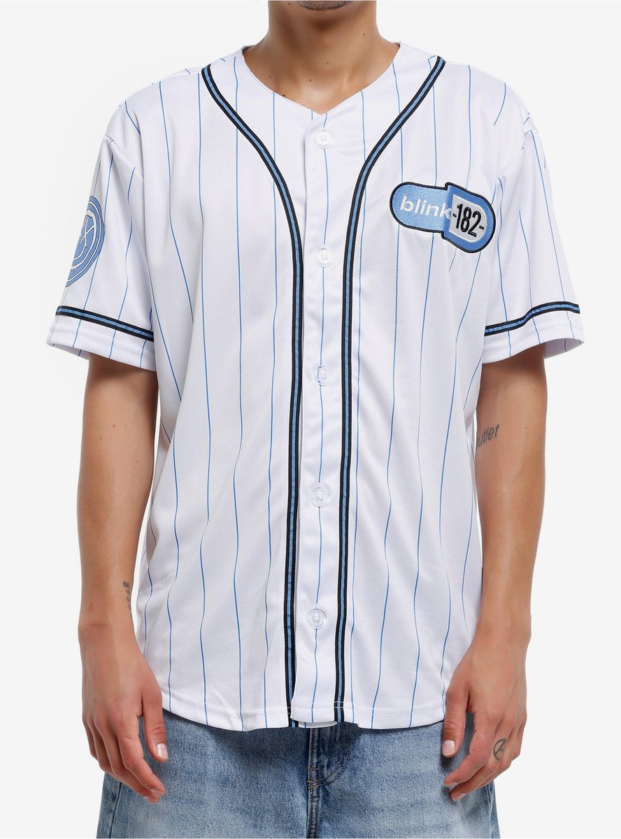 blink182py's tweet image. 🆕👕 ⚾ Nueva remera oficial de blink-182 ya disponibles en HotTopic
🔗
hottopic.com/product/blink-…