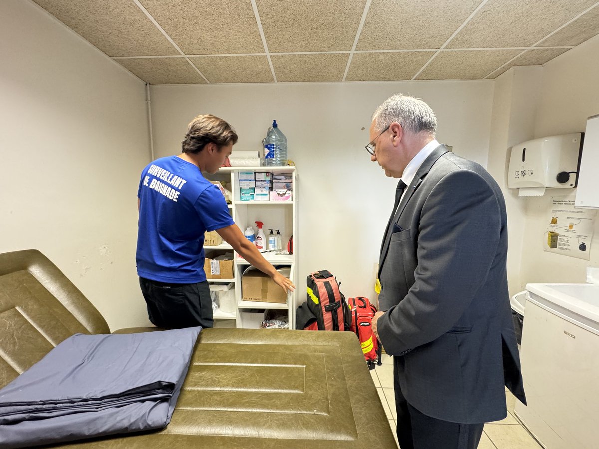Prefet49's tweet image. 🚨🌊 Risque de noyade en #MaineetLoire : déjà 14 cas en 2025, dont 7 mortels
Une opération de contrôle/ de sensibilisation a été organisée par les services de l'État aux Ponts-de-Cé, en présence du Préfet Philippe CHOPIN, pour rappeler les gestes de prévention face à la chaleur