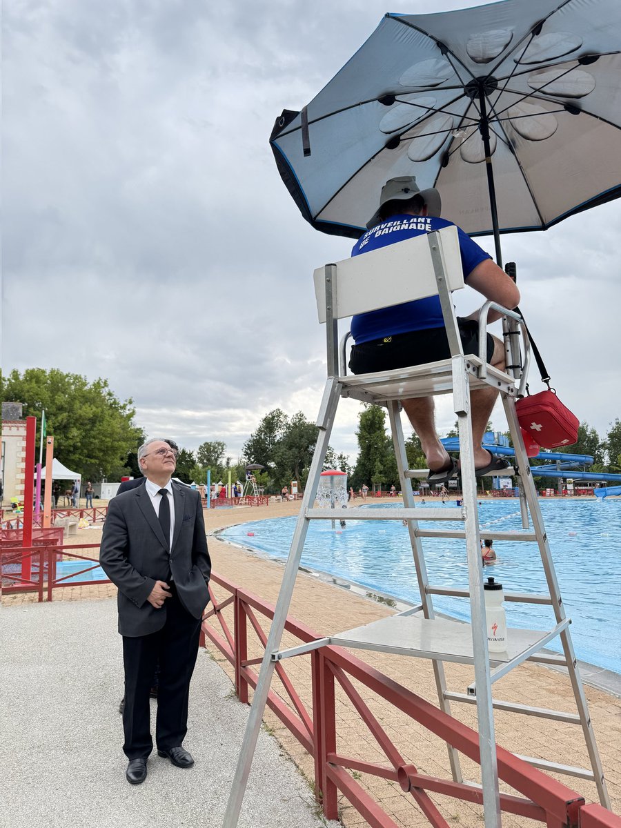 Prefet49's tweet image. 🚨🌊 Risque de noyade en #MaineetLoire : déjà 14 cas en 2025, dont 7 mortels
Une opération de contrôle/ de sensibilisation a été organisée par les services de l'État aux Ponts-de-Cé, en présence du Préfet Philippe CHOPIN, pour rappeler les gestes de prévention face à la chaleur