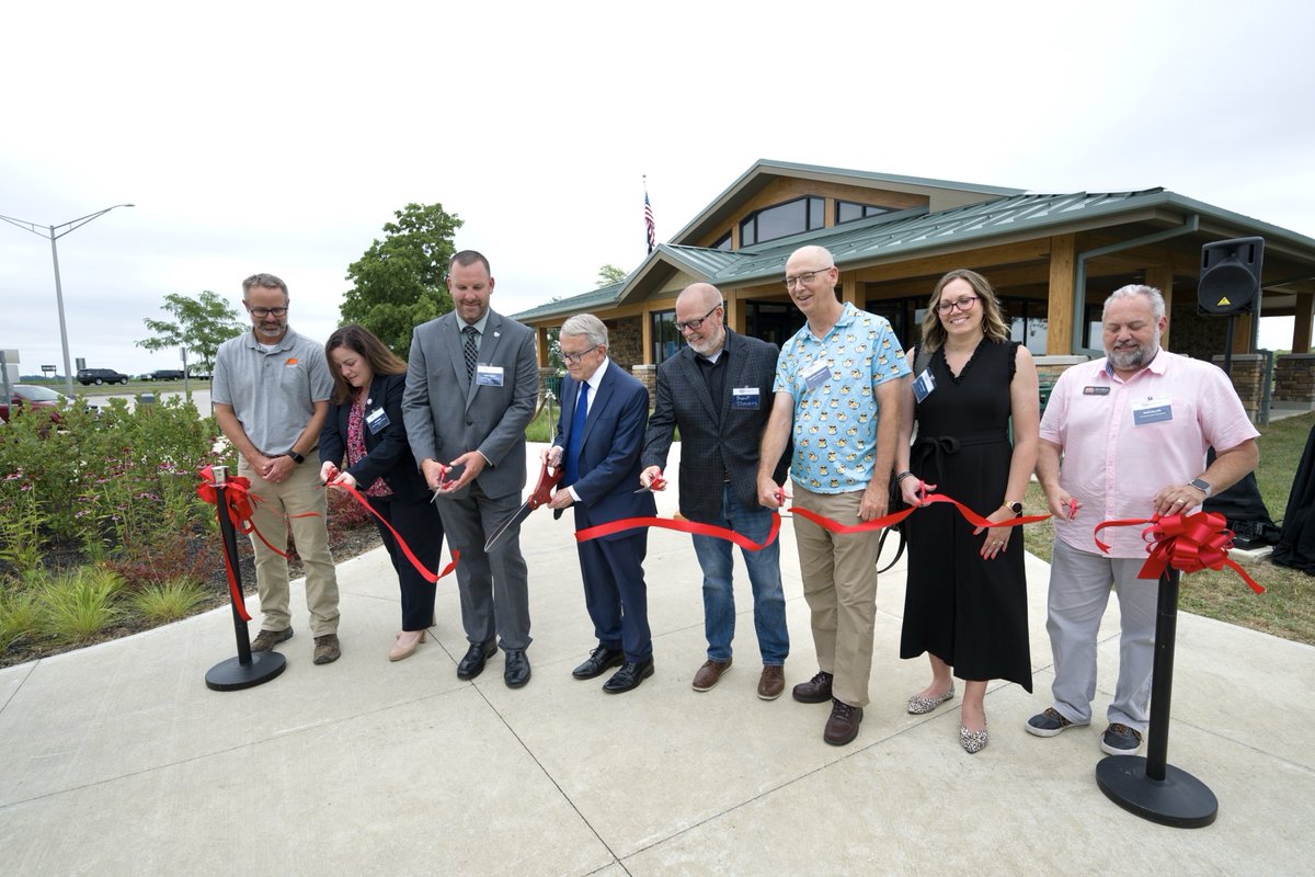 GovMikeDeWine's tweet image. A safe traveler is a well-rested traveler, which is why it's our goal to provide safe, clean rest areas for those driving in Ohio. Today, we cut the ribbon on new rest areas in Union and Van Wert counties that feature native Ohio plants, dog trails, rocking chairs, and Storybook…