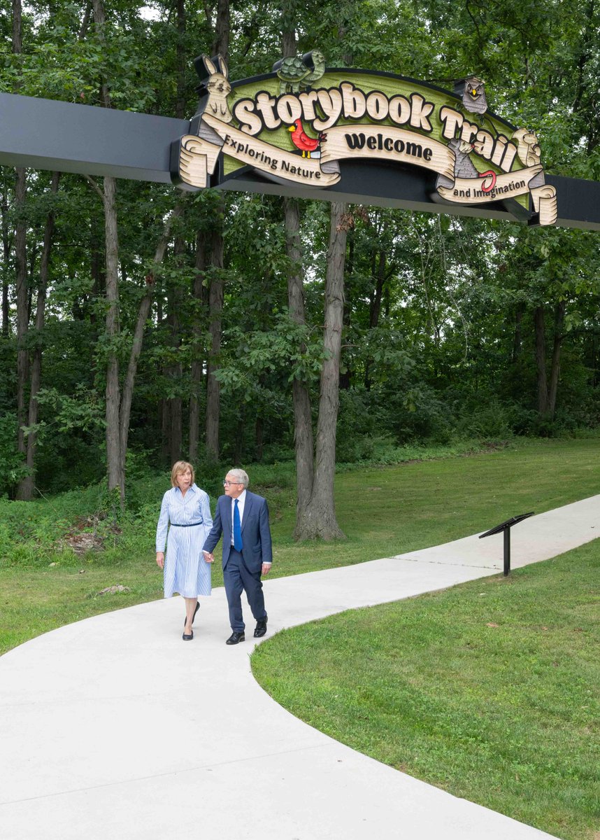 GovMikeDeWine's tweet image. A safe traveler is a well-rested traveler, which is why it's our goal to provide safe, clean rest areas for those driving in Ohio. Today, we cut the ribbon on new rest areas in Union and Van Wert counties that feature native Ohio plants, dog trails, rocking chairs, and Storybook…