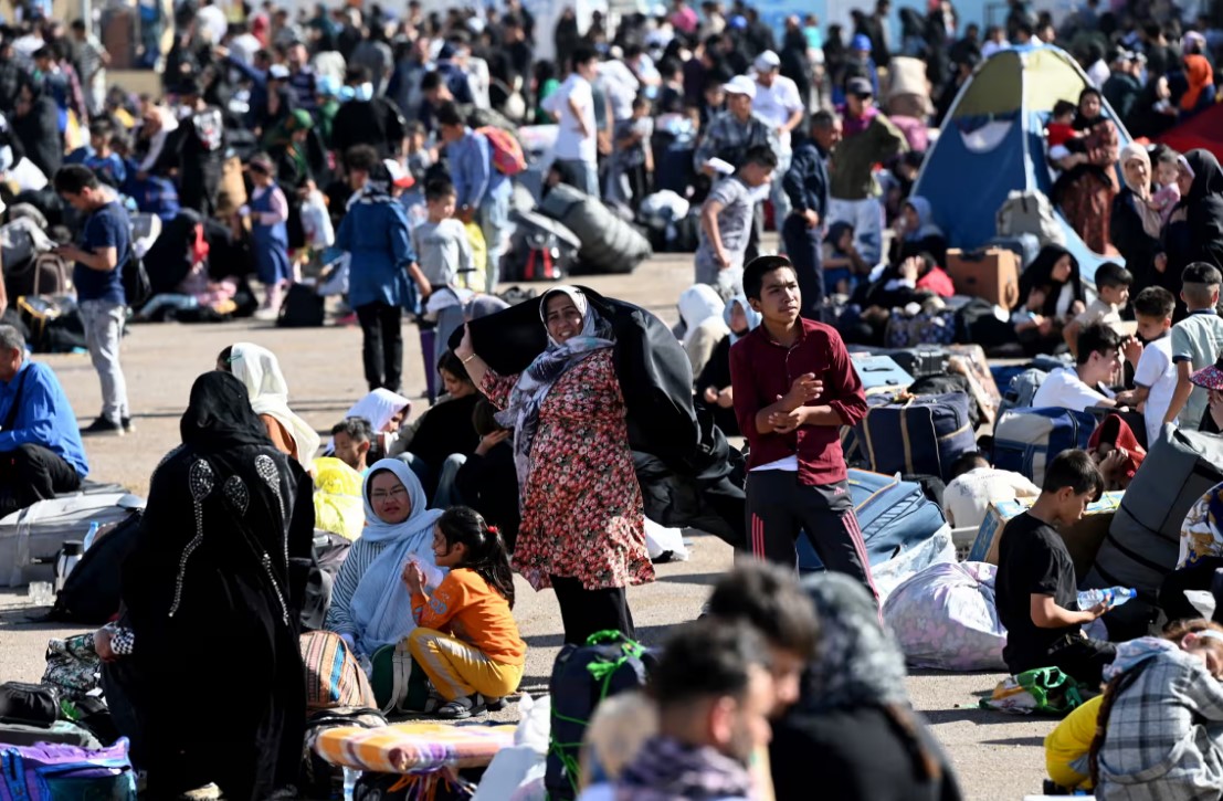 “They threw us out like garbage” #Iran  rushes deportation of 4 million #Afghans  before deadline

Thousands of lone #women forced to return face extreme repression and destitution under #Taliban .

Read more at: rawa.org/temp/runews/20…