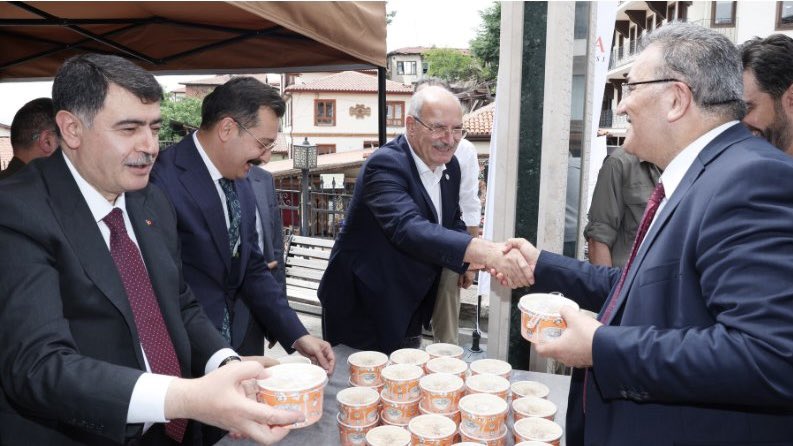 Ankara Kalkınma Ajansımız tarafından organize edilen programda, aşure ayına özel yapılan, bolluk ve bereketin temsili 
aşureleri hemşerilerimize ikram bize de kısmet oldu. 
Ankara Kalkınma Ajansına teşekkürler…