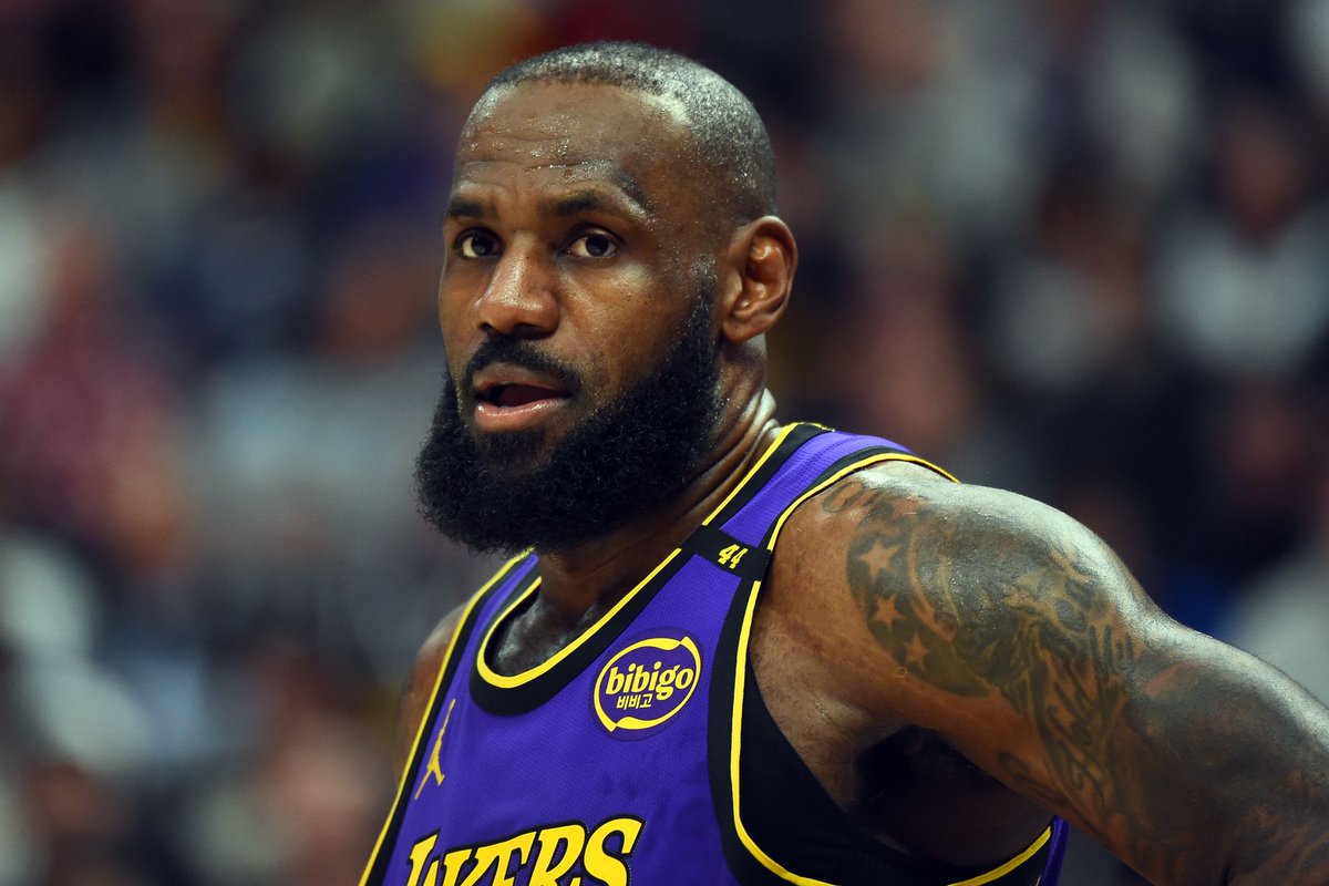 AhnFireDigital's tweet image. One NBA exec says LeBron “made a mistake” by opting into his Lakers deal instead of joining the Cavs this summer

“They would have walked to the NBA Finals and it would have been a storybook ending for LeBron to finish his career in Cleveland”

(via @WireHoops)