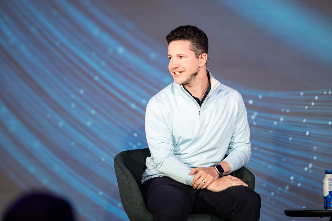 jlowin's tweet image. I was honored to open @PayPal's first-ever AI Summit!
Watching a company at this scale commit to radical transformation is astounding and inspiring, and I got to see this not only from the keynote stage but in hours of conversations with the AI, LLM, and MCP teams after.…