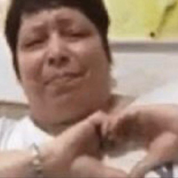 meio q a sandra é o meu amor tipo não tem outra no meu coração só dá ela