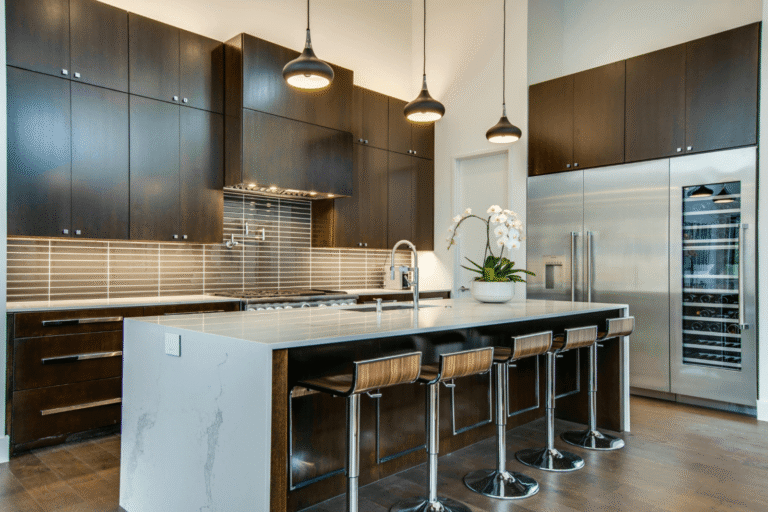 Hot and Cool #kitchen #remodel #trends2025. bit.ly/3GSqhyI
