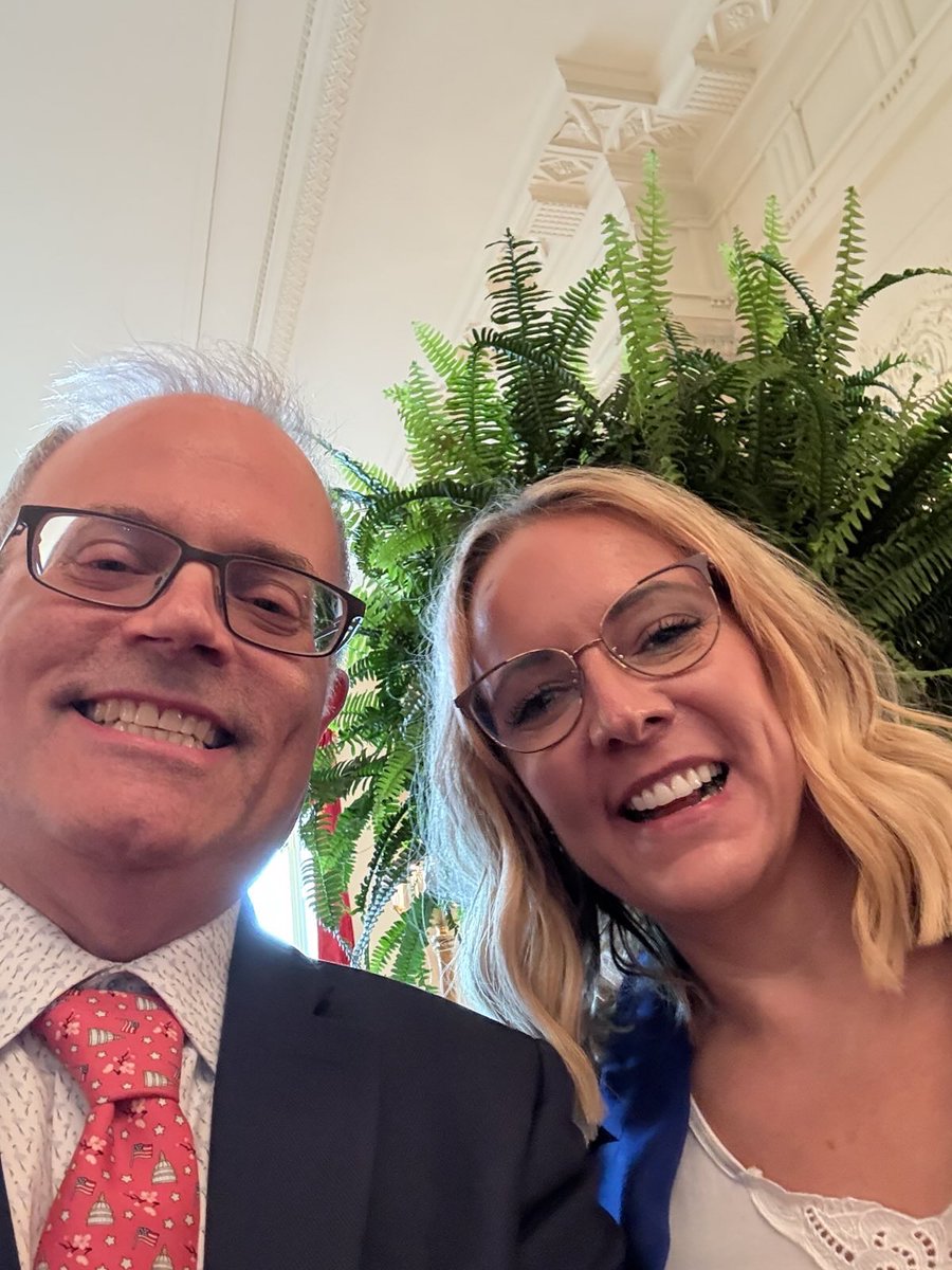 OwlExplains's tweet image. Happy stablecoins day! 🎉 Our owl Lee is at the White House today for the GENIUS Act signing ceremony!

This legislation is a major step toward fostering innovation and shaping the future of emerging tech in the US. 🇺🇸

🦉 At Owl Explains, we believe sensible policy is how we…