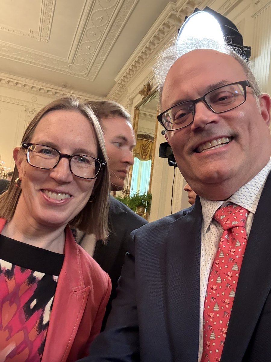 OwlExplains's tweet image. Happy stablecoins day! 🎉 Our owl Lee is at the White House today for the GENIUS Act signing ceremony!

This legislation is a major step toward fostering innovation and shaping the future of emerging tech in the US. 🇺🇸

🦉 At Owl Explains, we believe sensible policy is how we…