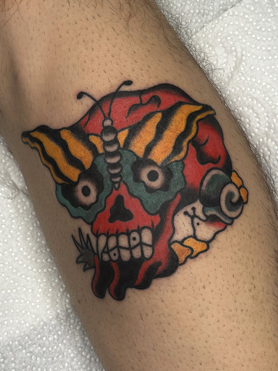 vvnovee's tweet image. Tattoo dos meus flashes para o salvador! Zona de lisboa, DM to book 💌
Preço de aprendiz