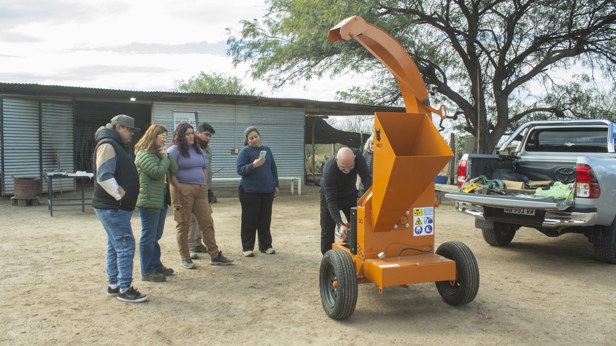 ✅️ Celebramos la adquisición de una máquina chipeadora para el funcionamiento de la Estación Ambiental. Su aplicación permitirá la gestión sostenible de residuos orgánicos en la Reserva Natural Urbana Takú y su área de influencia, promoviendo la participación de la comunidad.