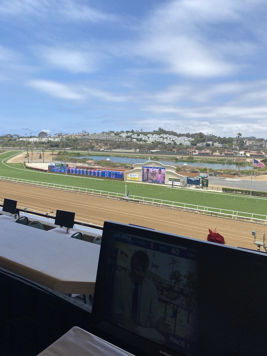 Just arrived to paradise, the Old Del Mar Turf Club on Opening Day.  Favorites beware, let's GO