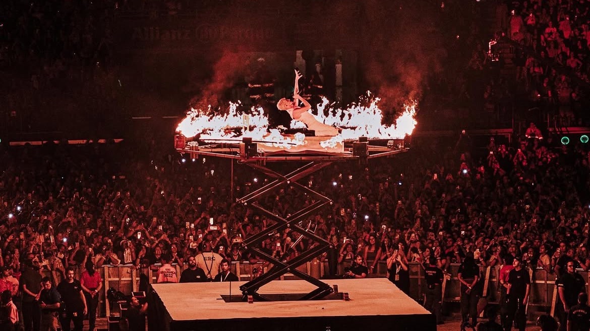 jaostage's tweet image. Há exatamente seis meses, vivíamos a melhor noite das nossas vidas: uma noite de Supernova. Foi um noite linda e inesquecível, e é sempre uma experiência maravilhosa prestigiar nosso cantor favorito. 🌟