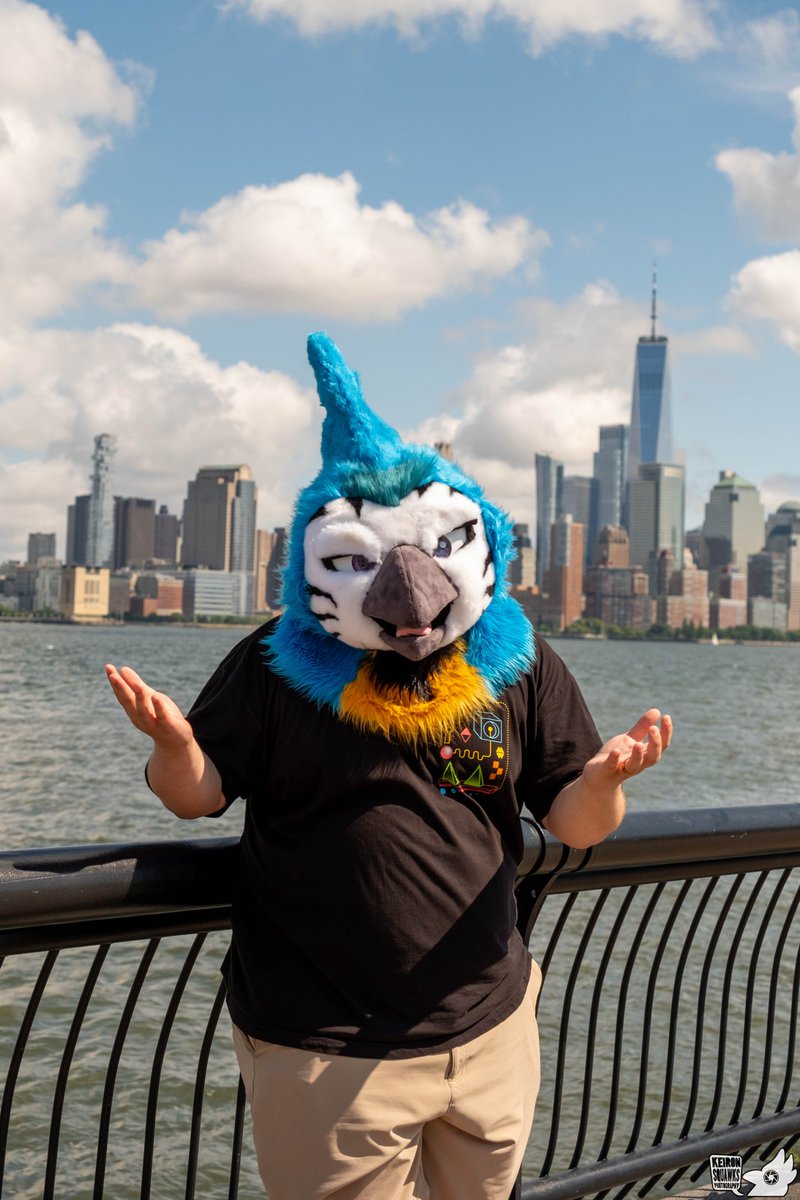 EYYYY I'M SQUAWKIN' ERE
#FursuitFriday

📸: <a href="/LeRitoOrange/">Champion Zane 🪶🔜 FD, MP</a>