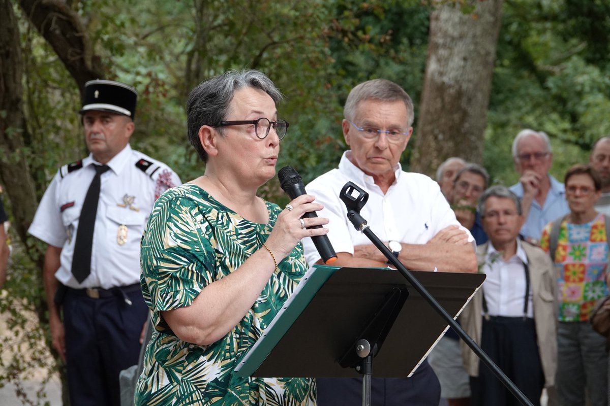 Prefet49's tweet image. 🕊Hommage |
Le 18 juillet commémore la tragédie de 1969 à #JuignésurLoire, où 19 enfants se sont noyés dans la #Loire
Une stèle a été inaugurée en hommage, en présence de Philippe CHOPIN, Prefet de Maine-et-Loire, des autorités et des familles
#preventionnoyade