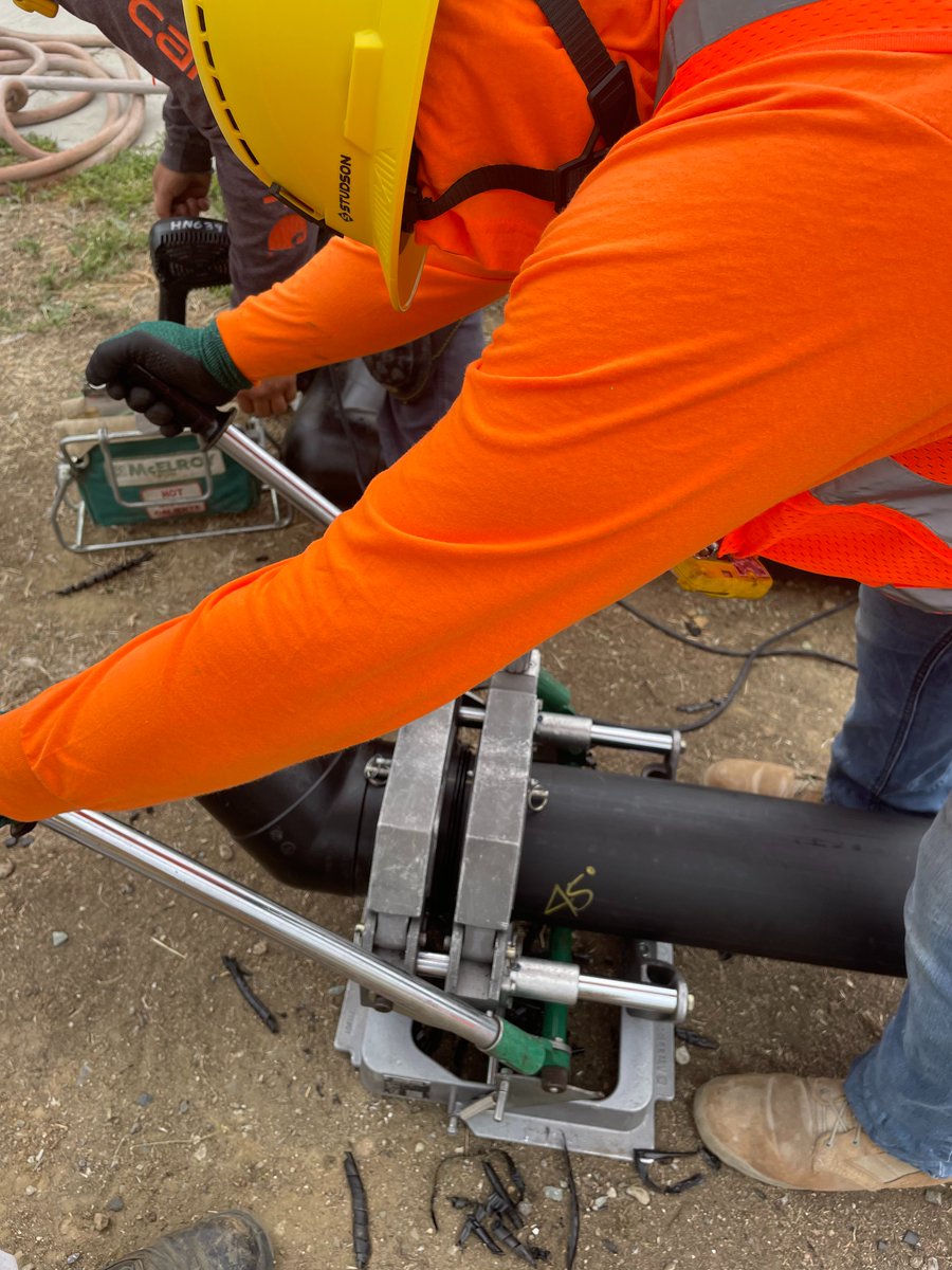 usibwc's tweet image. #USIBWC South Bay Project Design Build Update: Huge advancements this week. We've received the pipes needed for our incremental expansion project!
Pipe Installation began immediately which will help deliver solids to the sludge thickening tanks and send sewage through our…