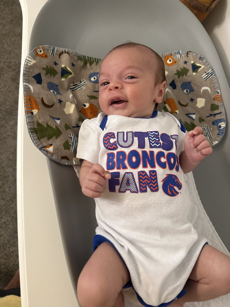 CoachAntor's tweet image. It’s official! Leo has received his first collegiate offer to compete. Courtney and I couldn’t be more proud!
Leo wants to thank @BoiseStEsports and @haskell for the opportunity! Go Broncos!