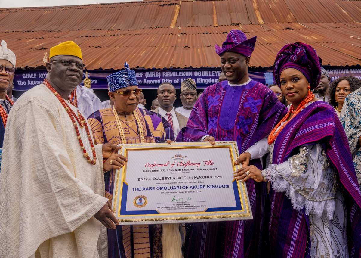 Adebo_ogund's tweet image. What a proud and joyful moment in Akure today as I along with my wife and some Honourable Members of the Oyo State House of Assembly gathered to celebrate our leader and Governor, Engr. Seyi Makinde and his dear wife Her Excellency, Tamunominini Makinde, on their well-deserved…