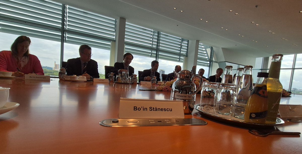 Der erste Besuch des Präsidenten von Rumänien 🇷🇴 in einem 🇪🇺EU Land fand heute in Deutschland 🇩🇪 statt!
Gute&amp;fruchtbare Gespräche und die Unterzeichnung eines konkretes Aktionsplans zur Vertiefung der Zusammenarbeit.
🇷🇴🤝🇩🇪