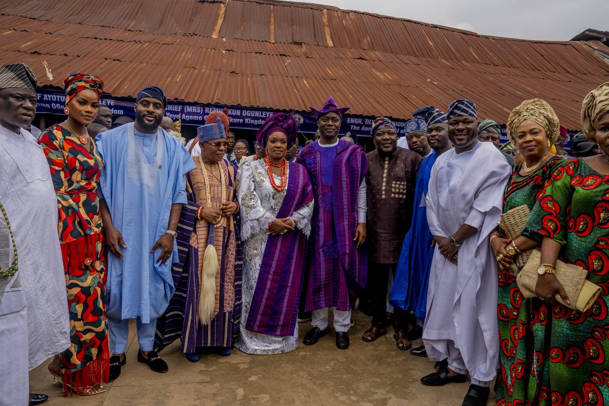 Adebo_ogund's tweet image. What a proud and joyful moment in Akure today as I along with my wife and some Honourable Members of the Oyo State House of Assembly gathered to celebrate our leader and Governor, Engr. Seyi Makinde and his dear wife Her Excellency, Tamunominini Makinde, on their well-deserved…