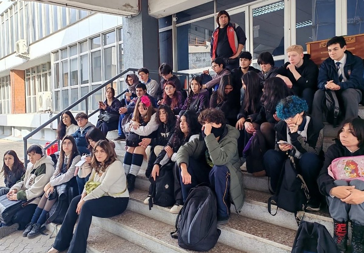 Más de un centenar de estudiantes de la región participaron en Escuela de Invierno de Facultad de Ciencias Sociales UV. Los detalles en la nota uv.cl/archivo-notici… #MeGustaLaUV