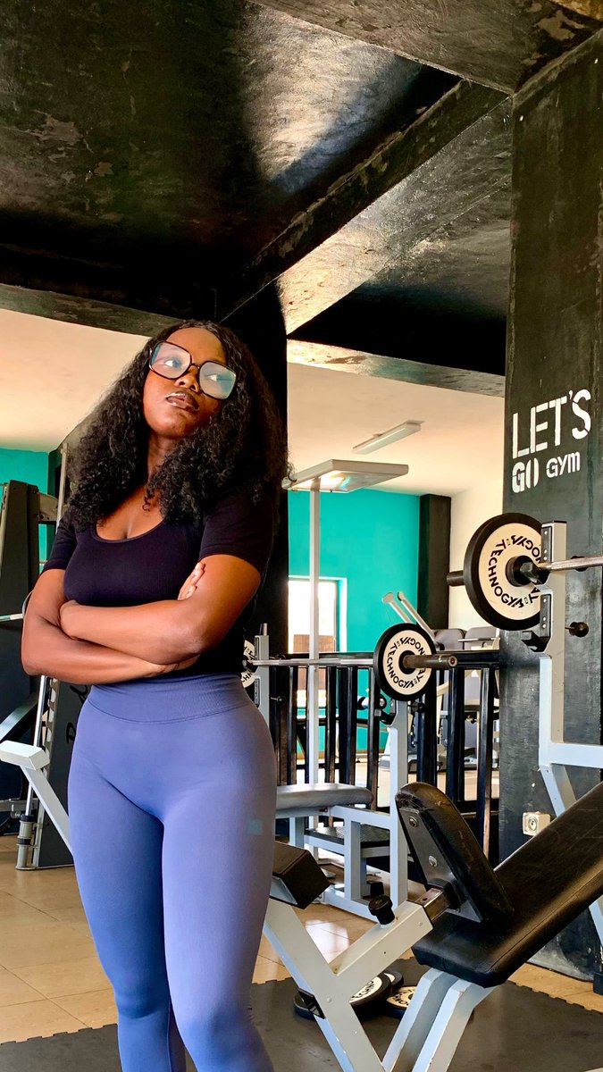 En tant que gym girl les résultats m’obligent à encore plus de rigueur. 
Je sais que je travaille dur, mais je trouve toujours que ce n’est pas assez : je peux en faire plus, beaucoup plus.
Cette pression me permet de repousser davantage mes limites.