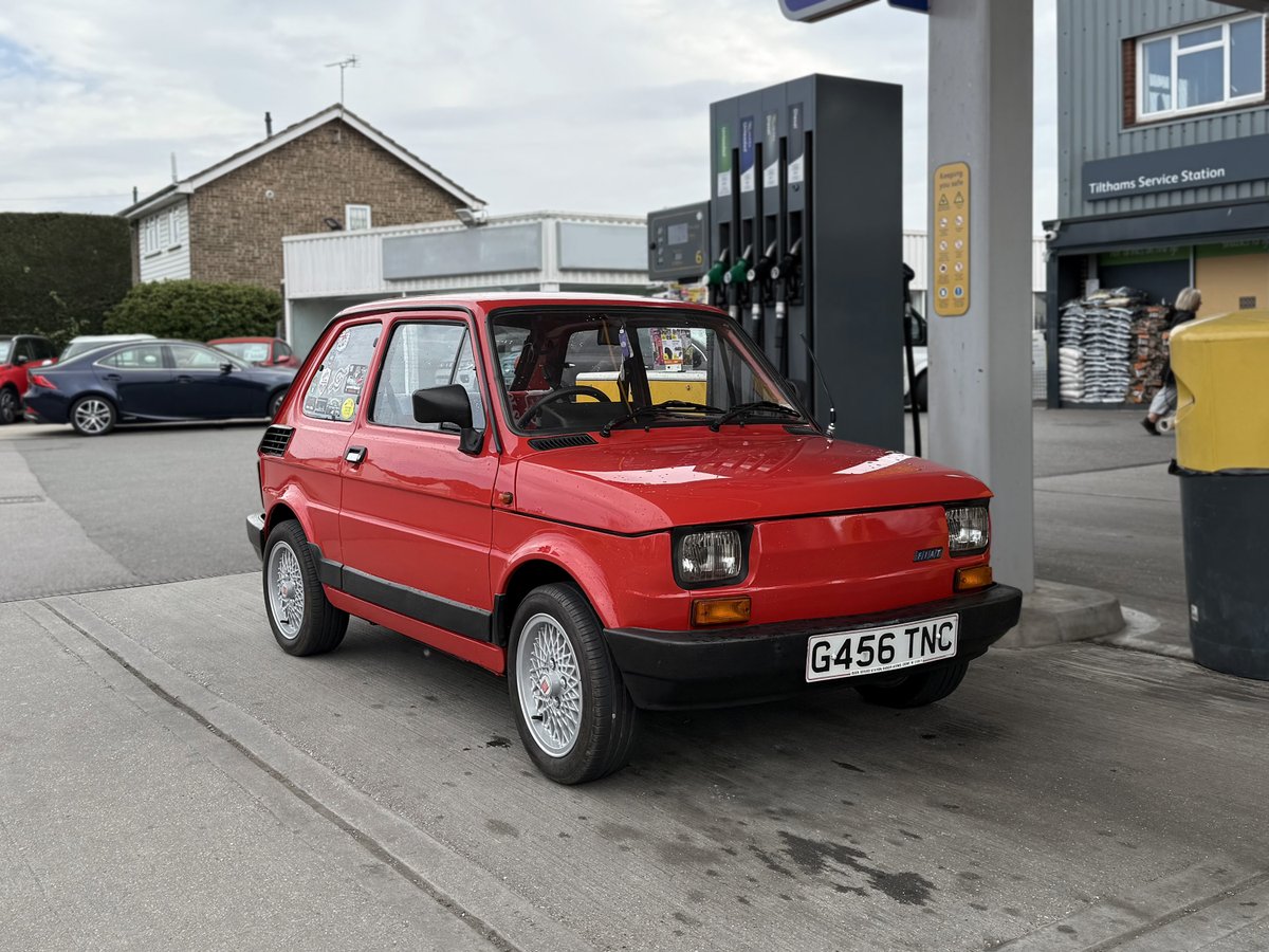 Who said range anxiety is a new thing? Filling up this #Fiat 126 is gonna cost you less than 30 quid but only give you (max) 250 miles out of a full tank. Still, in this little thing, those miles are gonna provide plenty of smiles!