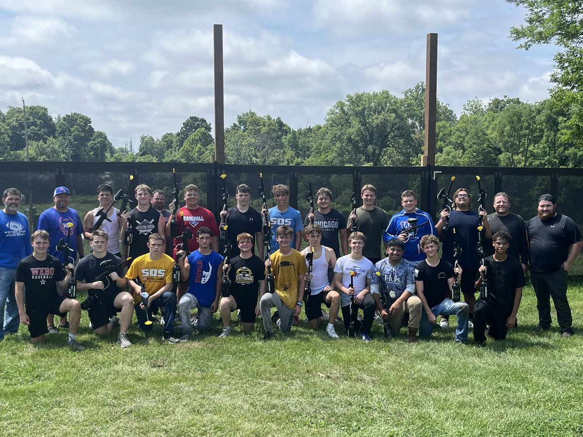 Another Senior Retreat in the books. Players are either getting better, or coaches are getting older 🤷🏼‍♂️. Thanks to <a href="/KatieConyer_383/">Katie C</a> and <a href="/CraigConyer31/">Craig Conyer31</a> for opening up their house and the <a href="/WeboEndzone/">Webo Endzone Club</a> Senior parents for providing the food!  Buckle up - it goes fast !