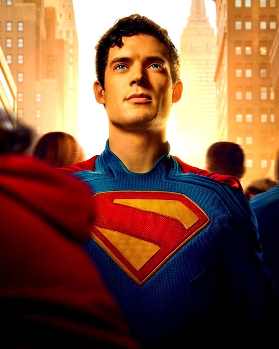 DCU_Direct's tweet image. #Superman fans have spotted 10 superheroes from the new DCU's past on the Hall of Justice mural in the movie:
- Doctor Fate
- Wildcat
- Black Pirate
Full list of heroes: thedirect.com/article/superm…
