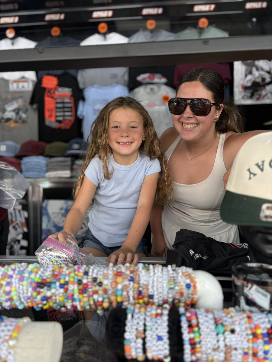 ShopKyleLarson's tweet image. Our girl Audrey is here helping sell @EldoraSpeedway in the Fan Zone in turns 3&4!
Her bracelets are one for $3 & 2 for $5. Come see her!