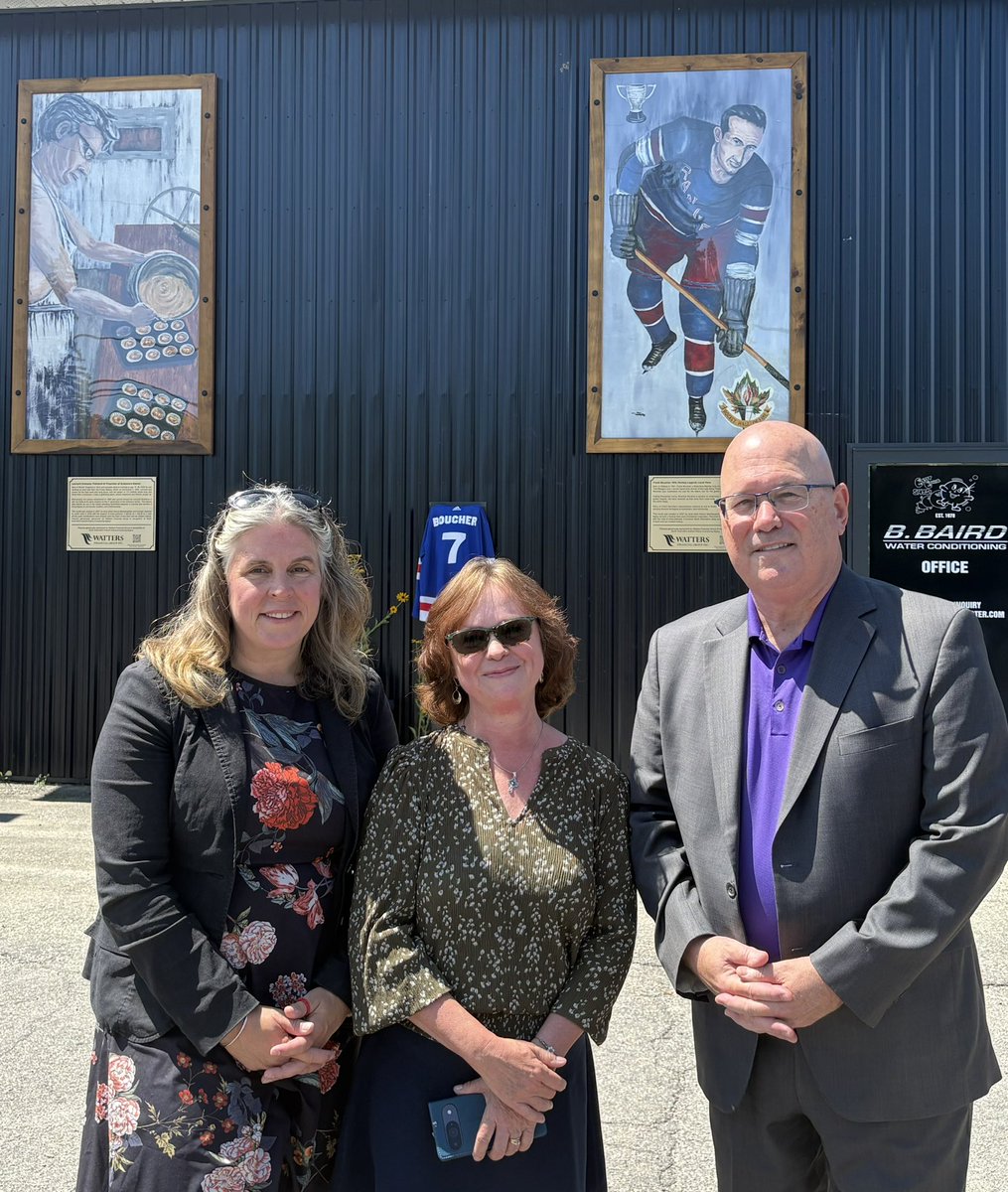 SteveClarkPC's tweet image. With Mayor Nancy Peckford for a wonderful celebration of North Grenville’s history today at the unveiling of Kemptville’s Heritage Murals.
The murals feature two local legends - NHL Hall of Famer and Stanley Cup champ Frank Boucher & Leonard Grahame, whose Grahame's Bakery…