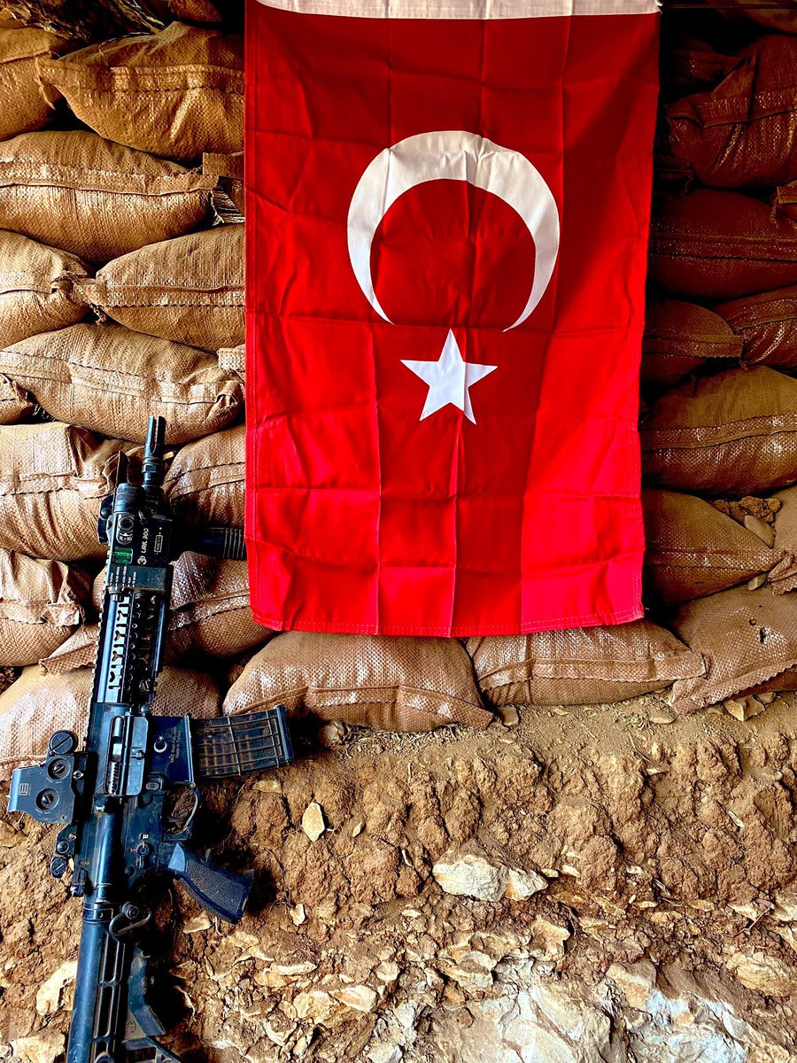 Bıçaklar çekilsin, mermiler sıkılsın, 
şehirler yıkılsın senin uğruna!