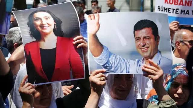 islam_akis's tweet photo. Süreç için samimi bir adım atılacaksa önce Selahattin Demirtaş Figen Yüksekdağ ve tüm siyasi tutsaklar derhal serbest bırakılsın! https://t.co/Ug6a3Mw0F3